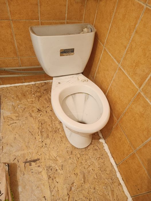 Унитаз б/у СРОЧНО  в отличном состоянии