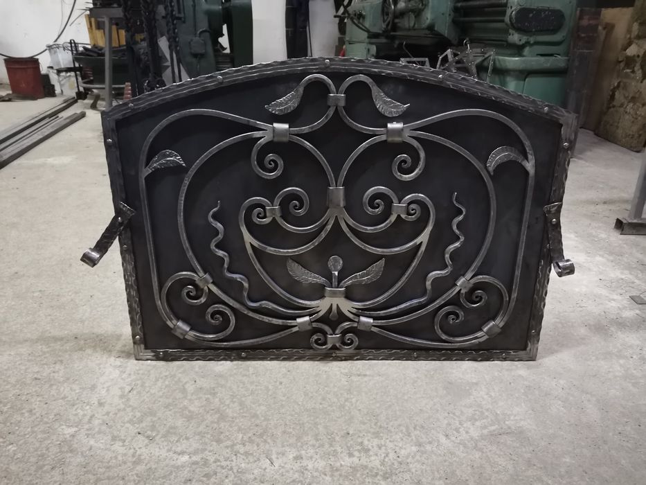 Капак за пещ, огнище от ковано желязо. Метално огнище