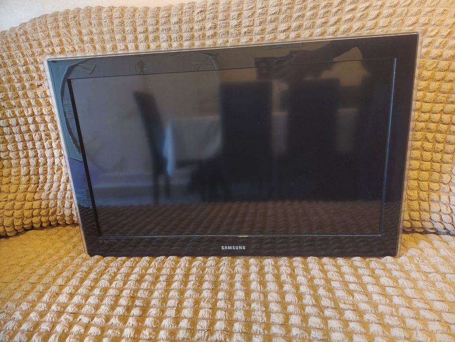 Vând 3 televizoare (doar împreună!)