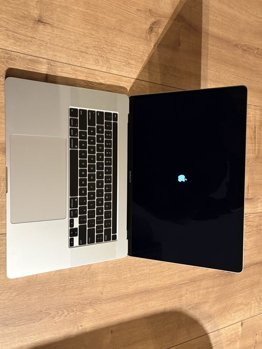 Vand MacBook Pro 16