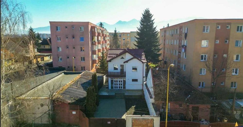Casa individuala parter si mansarda - cartierul Florilor
