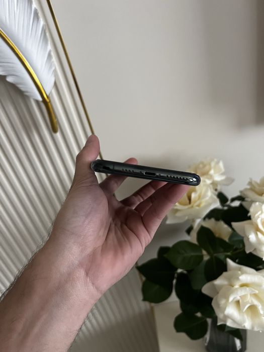 Продам IPhone 11 pro max 64gb