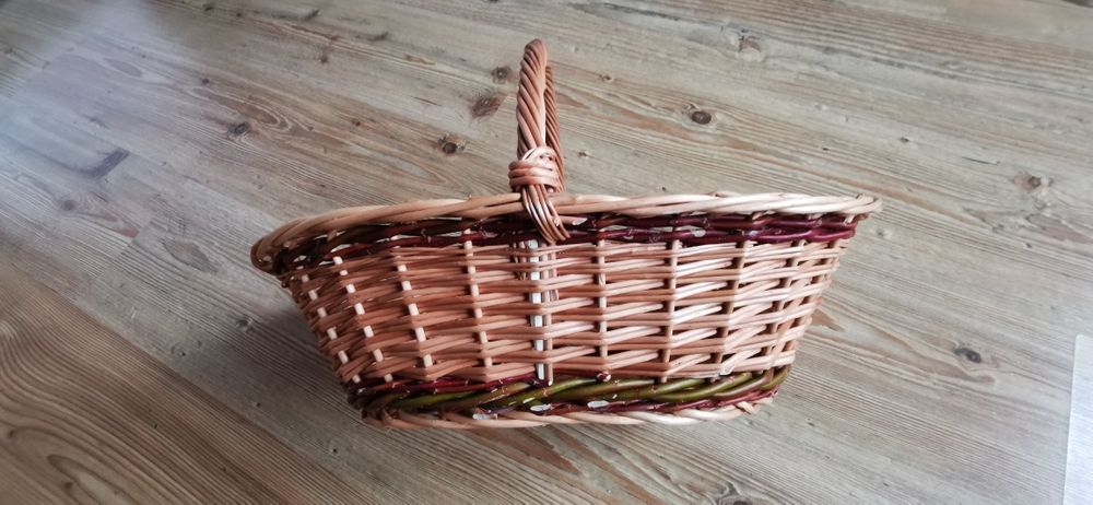 Cos impletit manual din nuiele