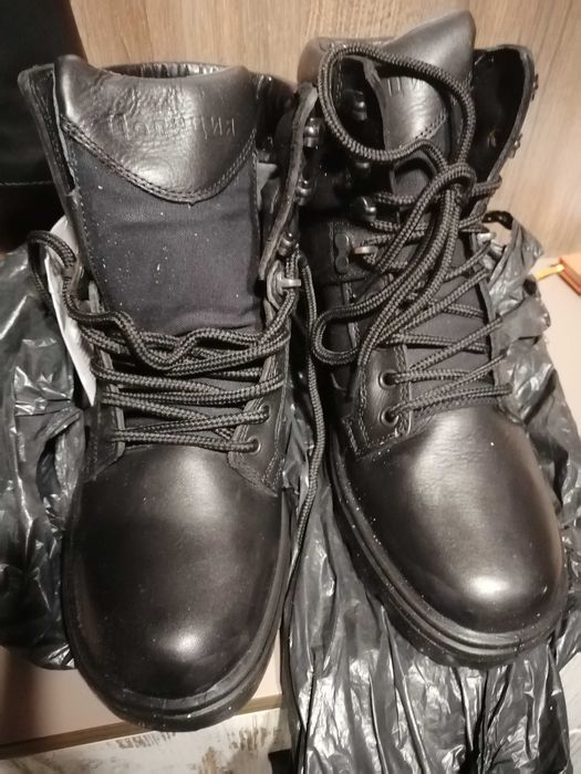 Продавам дамски зимни обувки