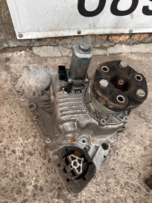 Раздатъчна кутия раздатка BMW X5 X6 E70 E71 3.0SD 286hp с моторче