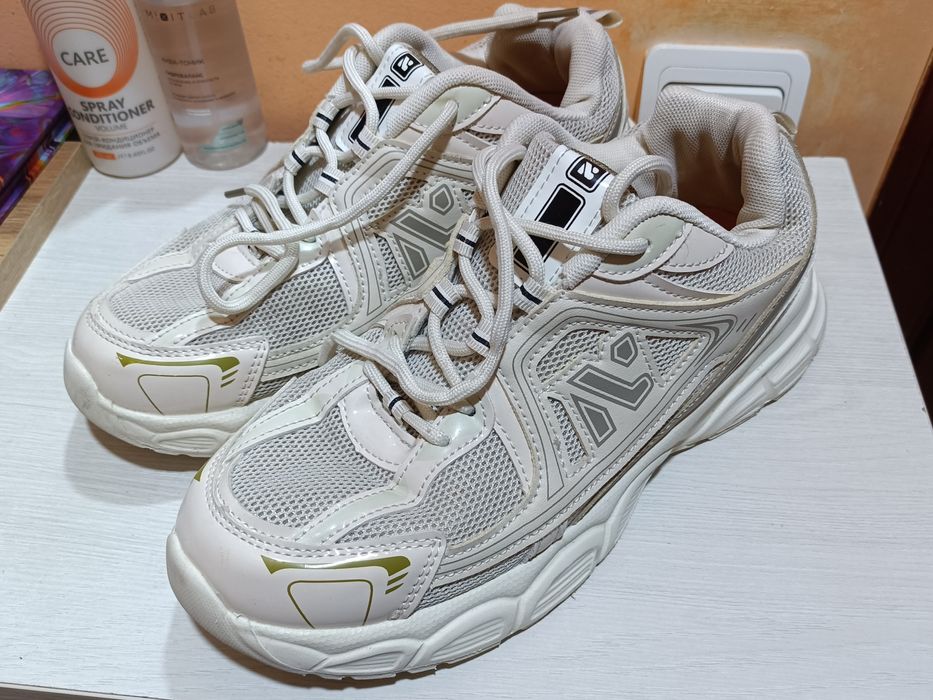 Кроссовки женские