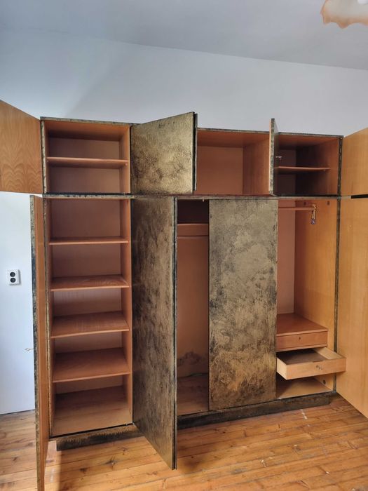 Гардероб, нощни шкафчета, секция / скрин. Мебели от масивно дърво