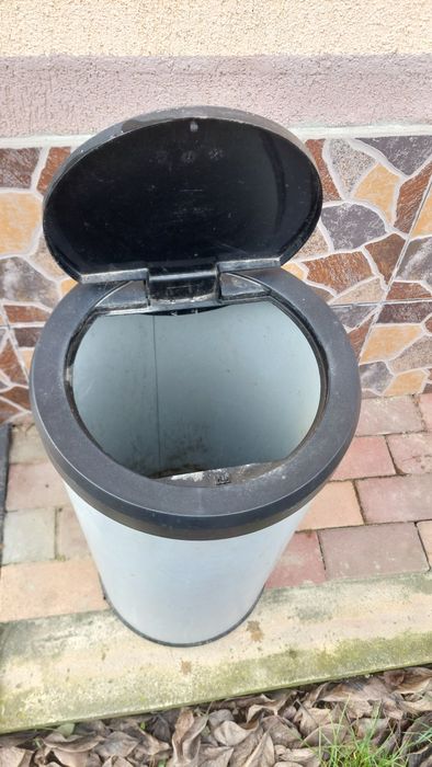 Cos gunoi cu touch