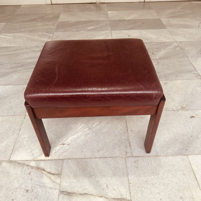 Датска винтидж табуретка с място за съхранение – естествена кожа