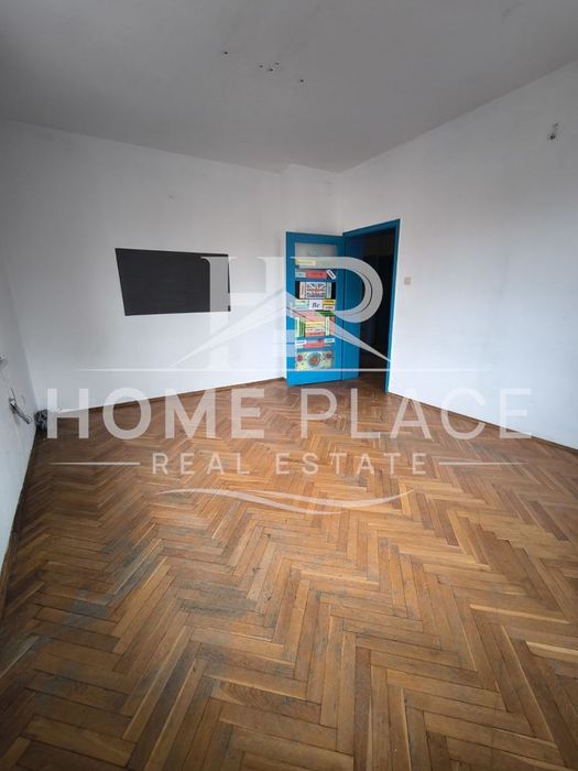 Етаж от къща  в централната част на град Варна.