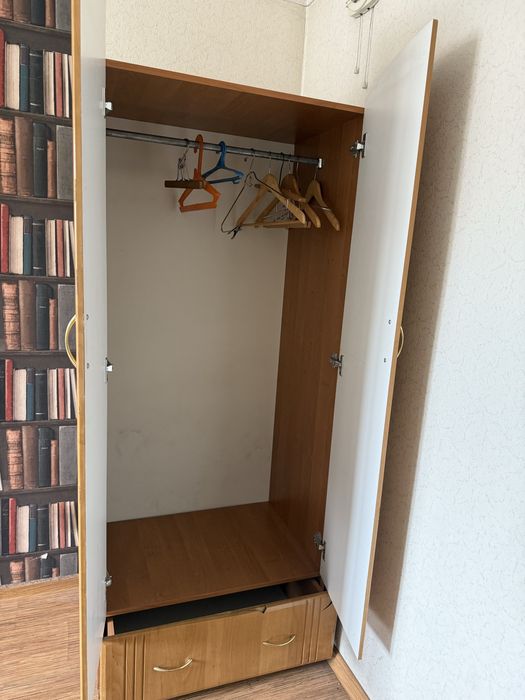 Продам по 2000 тг разную мебель