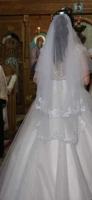 Vand rochie de mireasa cu voal ,stare excelenta