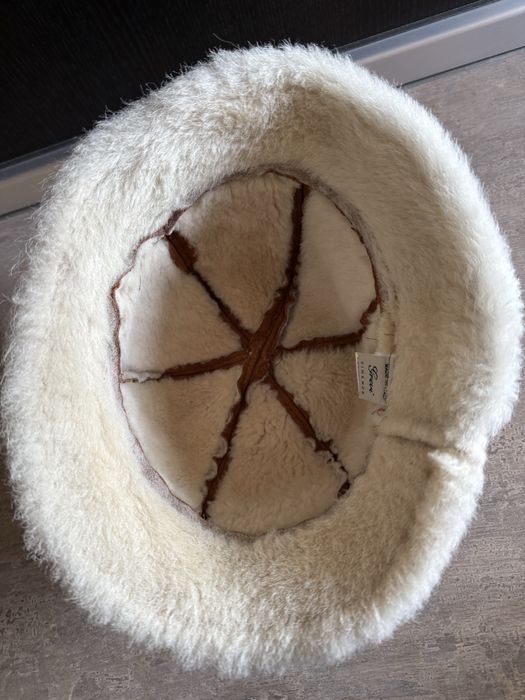 Caciula , de dama, piele de oaie cu blana