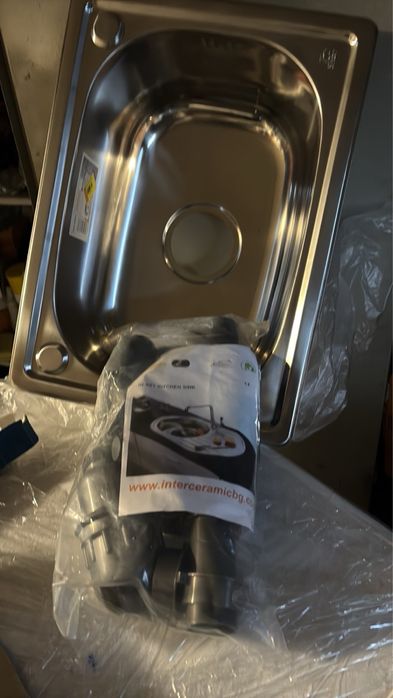 Продавам чисто нова мивка със сифон