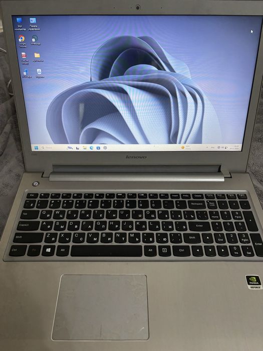 Ноутбук Lenovo.