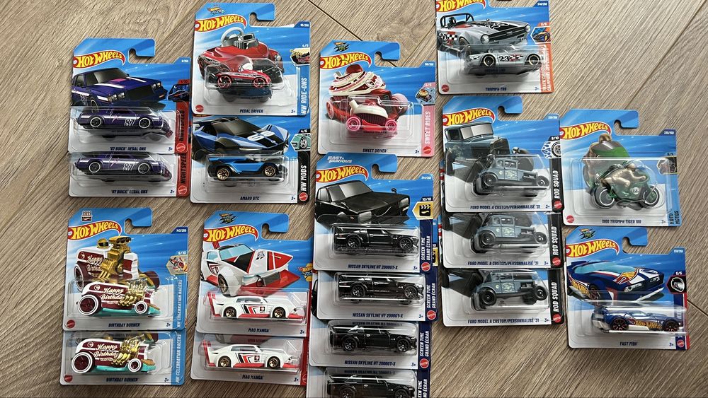 Hot wheels porsche carerra ford model A ferarri honda mazda