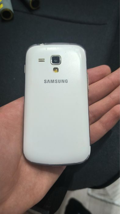 Продавам мобилен телефон Samsung Galaxy S3 mini Техническо състояние: Телефонът е напълно работещ. Включва се, зарежда се, екранът и тъчскрийнът