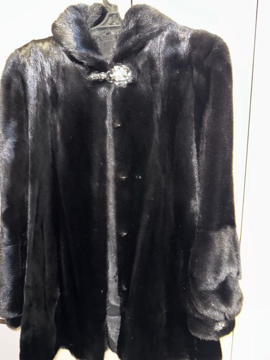 Шубы на продажу.