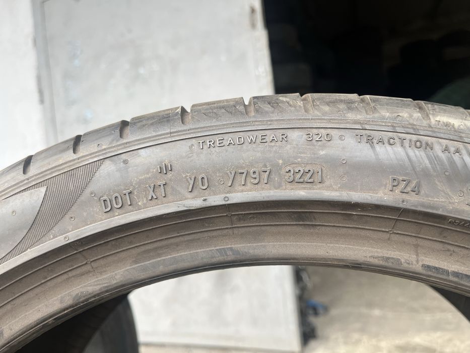 2 бр. летни гуми 275/35/20 Pirelli RSC DOT 3221 3,5 mm