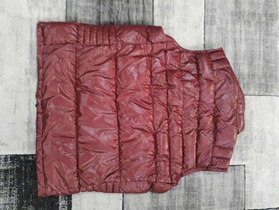 Vestă bărbați puf Hugo boss originală.