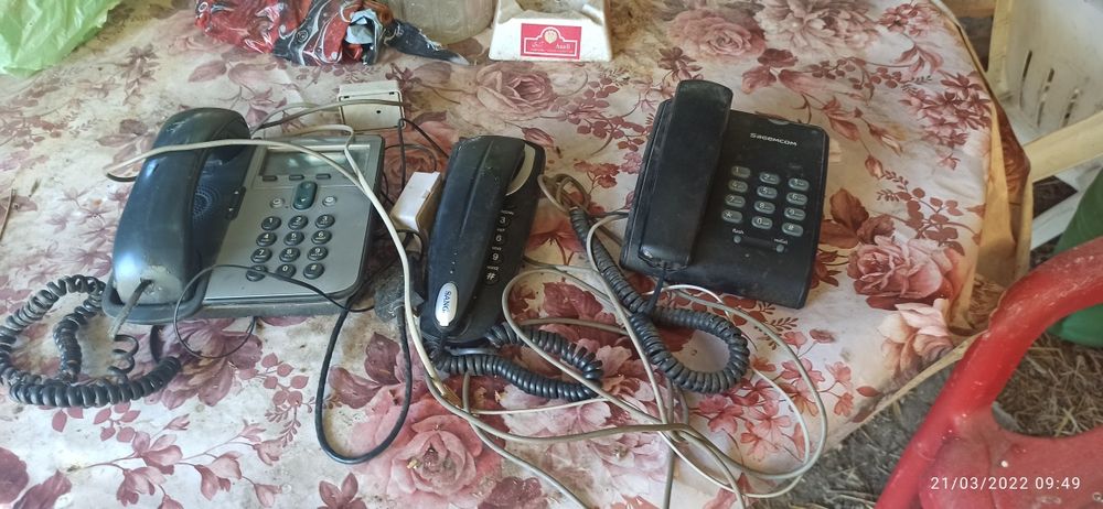 стационарни телефони