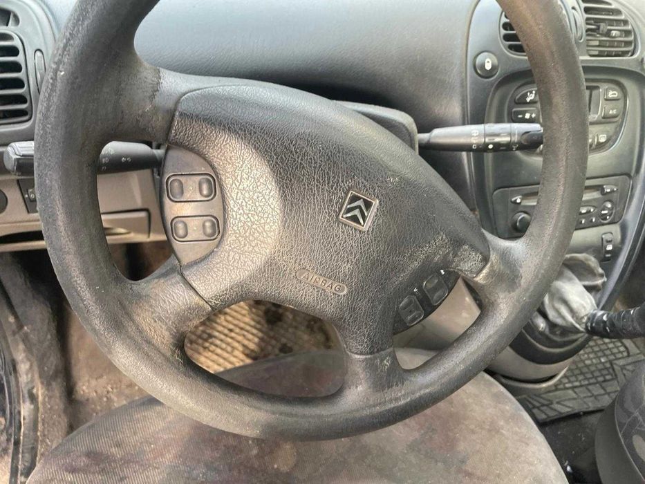 dezmembrez citroen xsara picasso 2.0hdi/bara fata citroen xsara/far