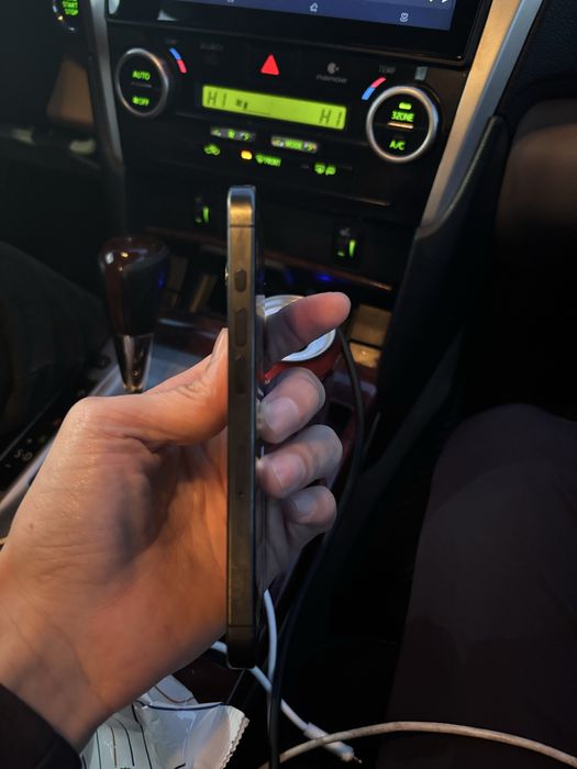 Продам iphone 15 pro все работает без ремонта