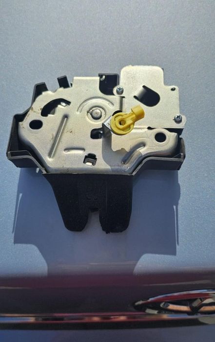 Замок багажника corolla 150