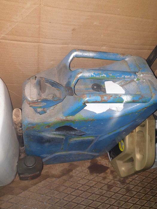 продается канистра