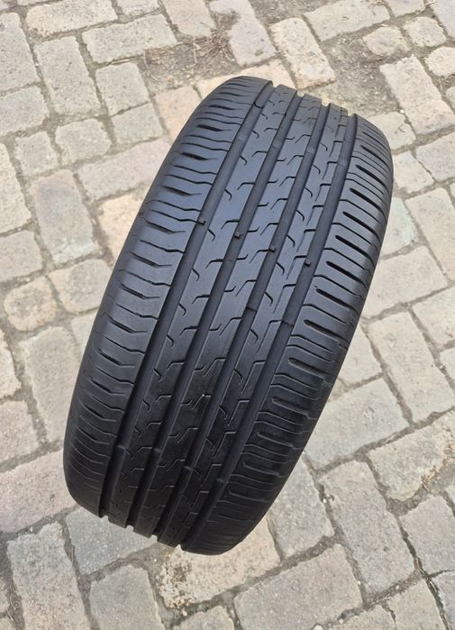 O bucată 225/50 R17 vară - una Continental