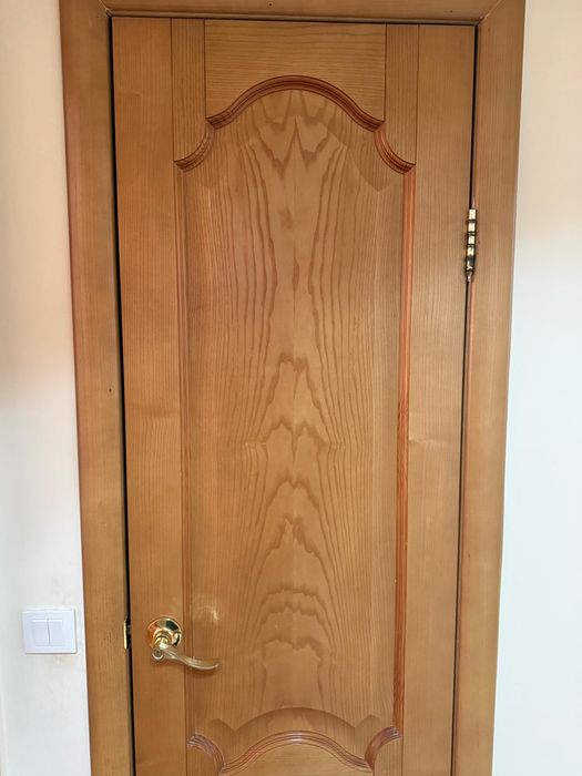 Продаются двери(дерево)