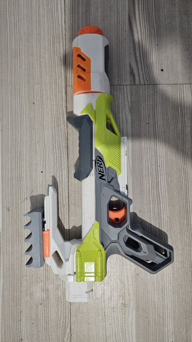 Blaster Nerf Modulus IonFire – Cu accesorii incluse, stare foarte bună