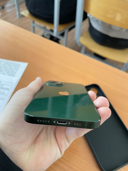 Продам Айфон 13