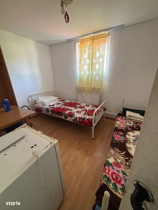 Camera intr-o cladire din 2000, Fundatie - Pacurari