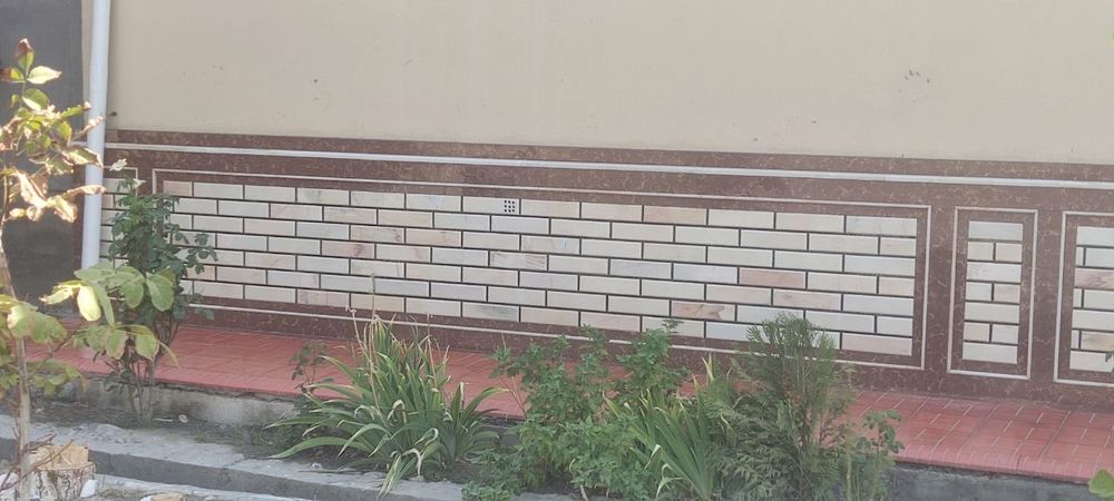 Granit , Travertin , Marmar toshlardan . Uyning fasad va sokillariga.