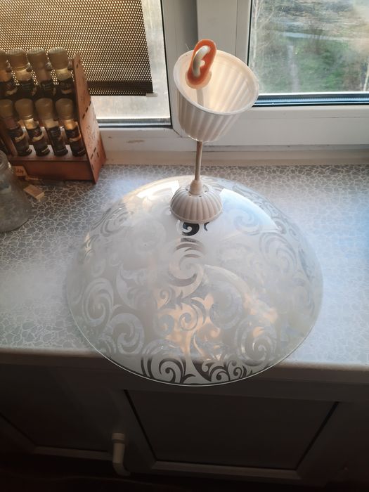 Продам люстру для кухни или прихожей