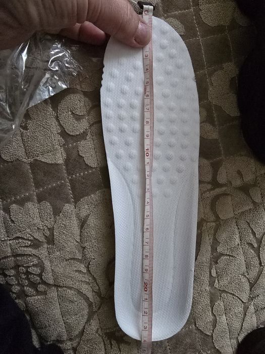 Продам кроссовки