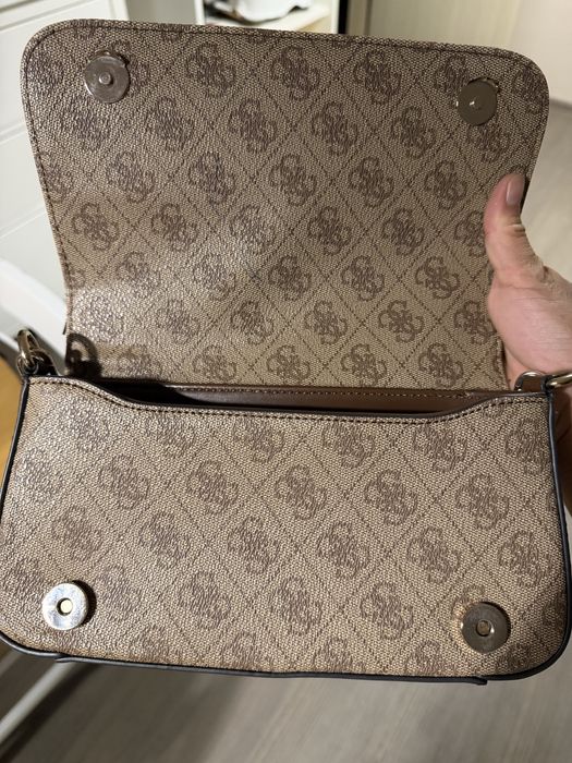 Дамска чанта Guess
