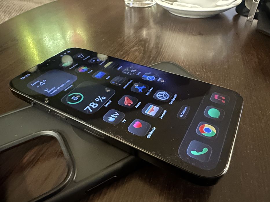 Iphone 16Pro Max in garantie/bateria100/la cutie.Spatele usor fisurat!