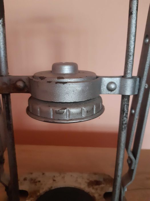 Лосотова затварачка за буркани и шишета тип Омния, ретро