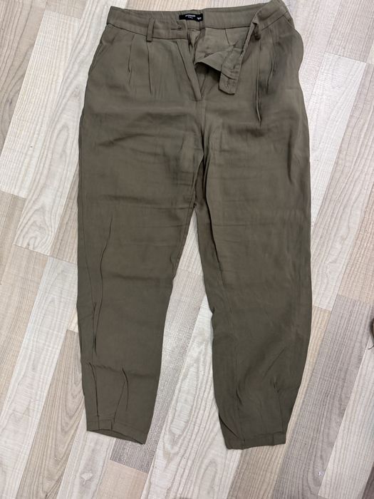 Pantaloni cu croială carrot