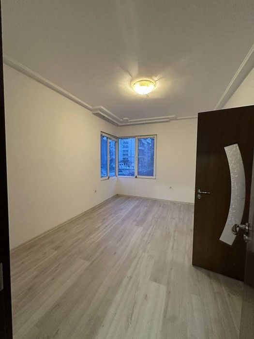 Необзаведен Тристаен, под наем, ж.к Възраждане