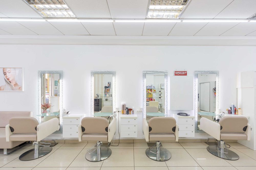 Salon de infrumusetare - AFACERE LA CHEIE DE VANZARE