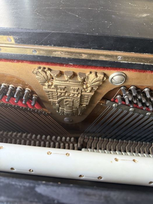 Pianină foarte veche