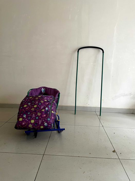 Шейна с колела, дръжка и два термочувала