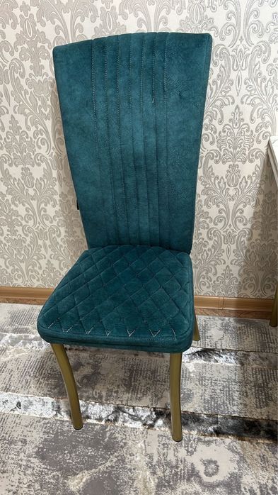 Продам гостиный стол со стульями