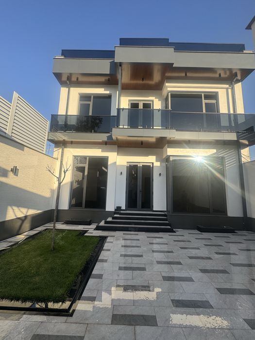 Продаётся Hi-Tech дом.