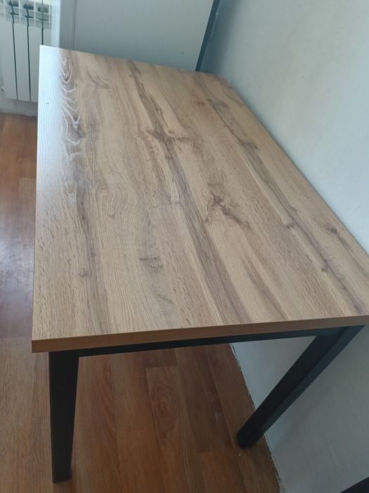 Стол и четыре стула новые