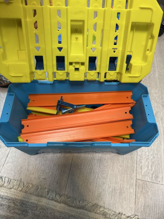 Продам 5 треков hot wheels