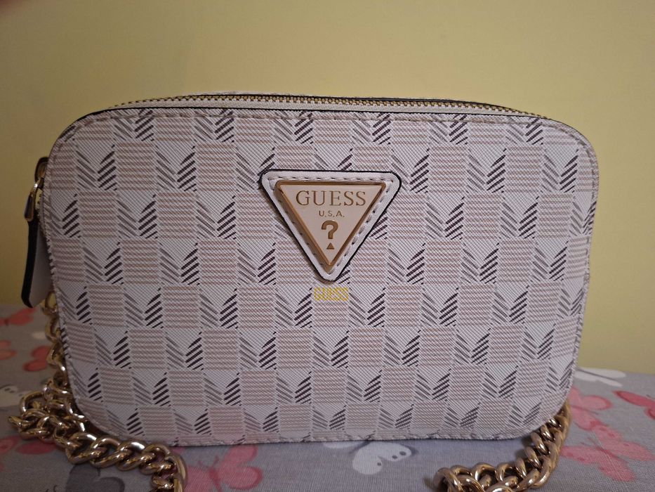 Дамска чанта Guess